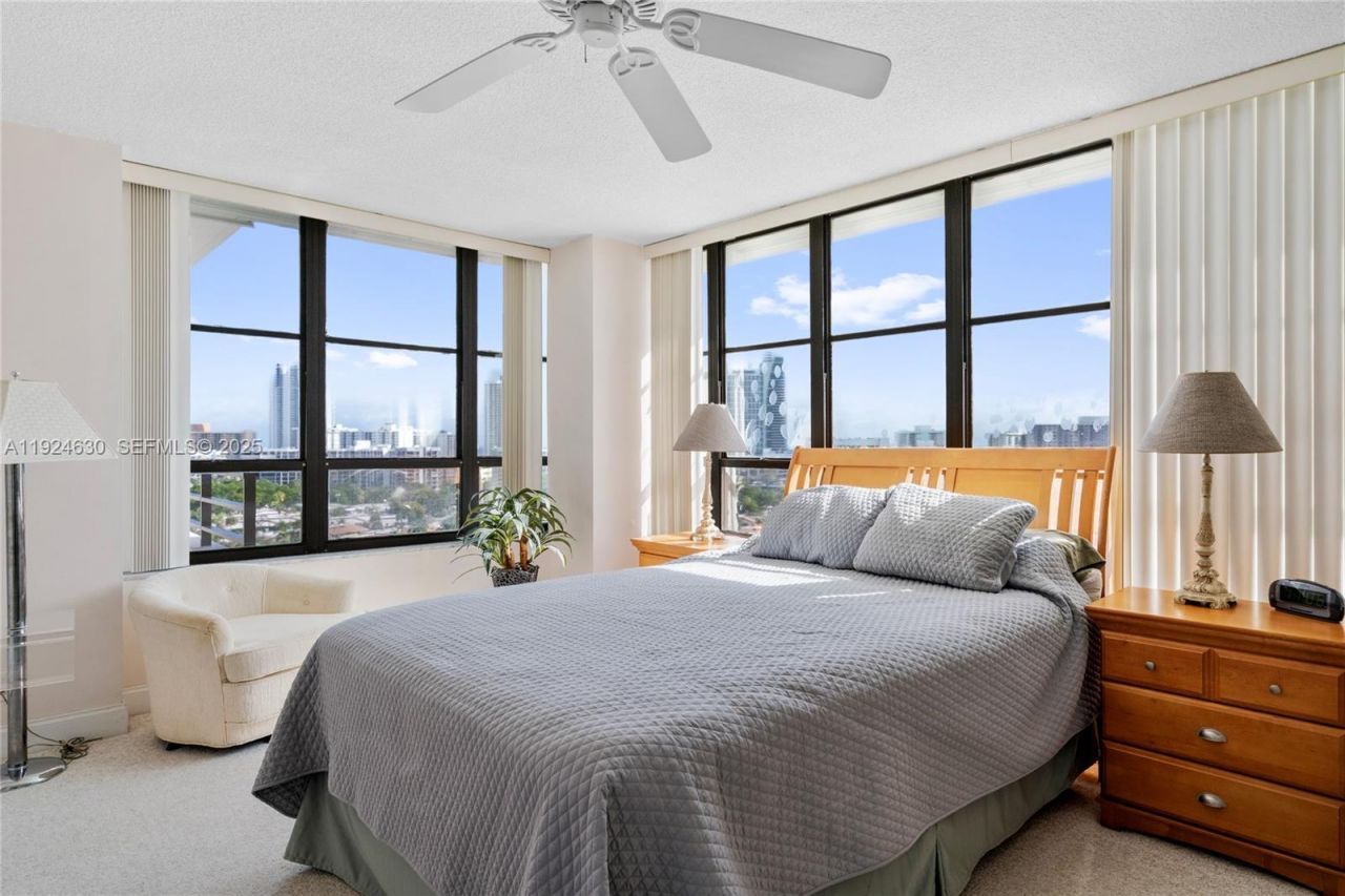 500 Three Islands Blvd, Unit 917, Hallandale Beach, FL 33009 Photo