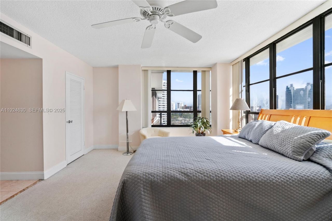 500 Three Islands Blvd, Unit 917, Hallandale Beach, FL 33009 Photo