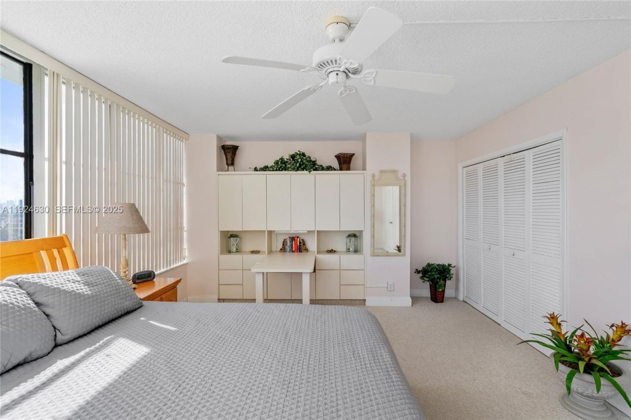 500 Three Islands Blvd, Unit 917, Hallandale Beach, FL 33009 Photo