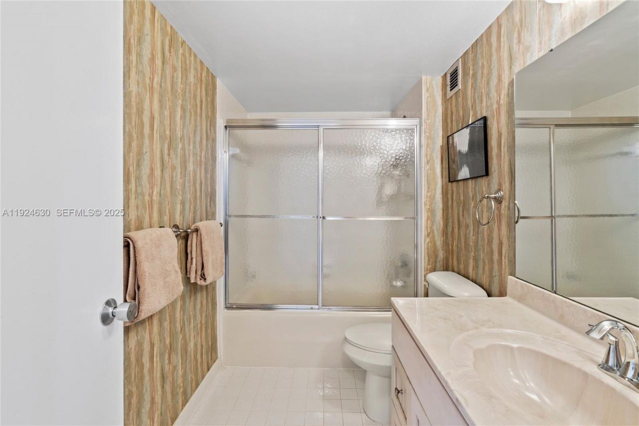 500 Three Islands Blvd, Unit 917, Hallandale Beach, FL 33009 Photo