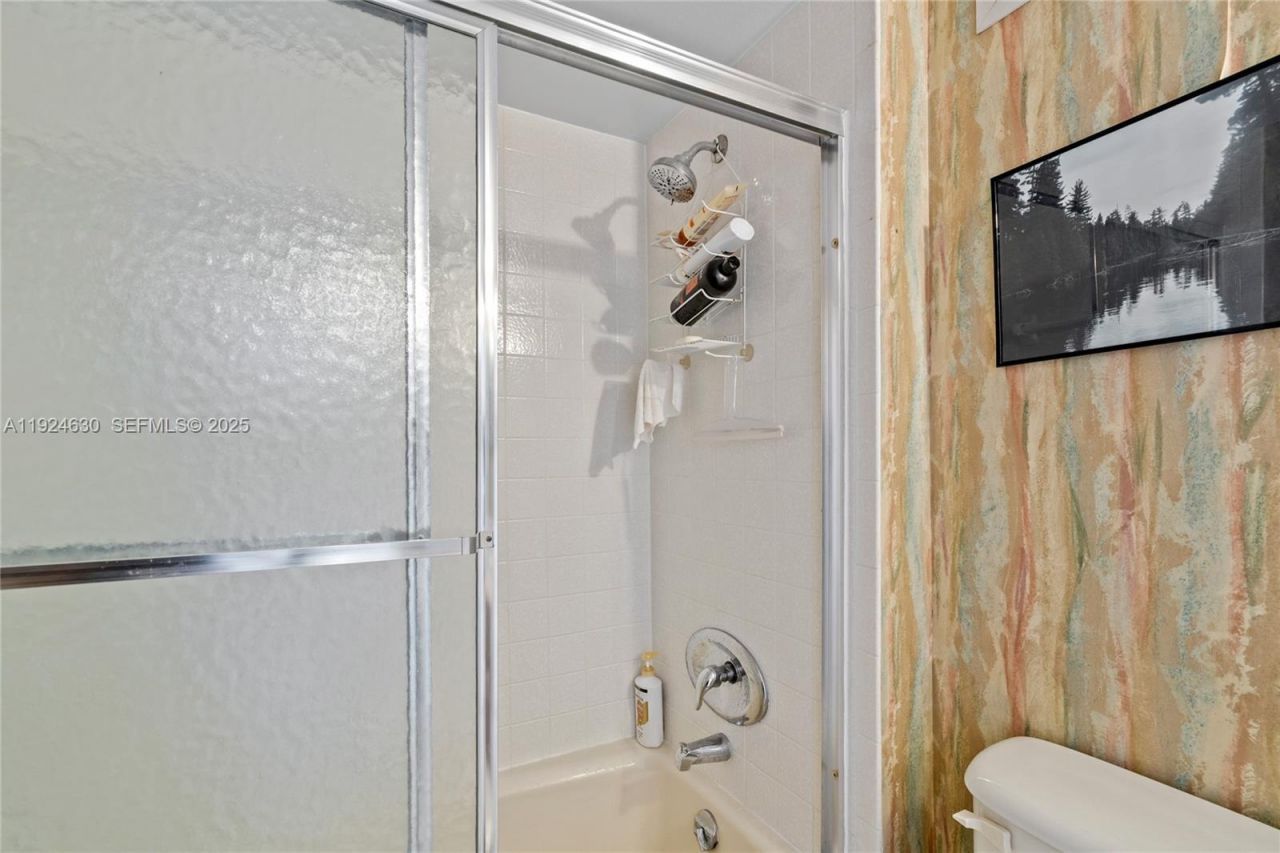 500 Three Islands Blvd, Unit 917, Hallandale Beach, FL 33009 Photo