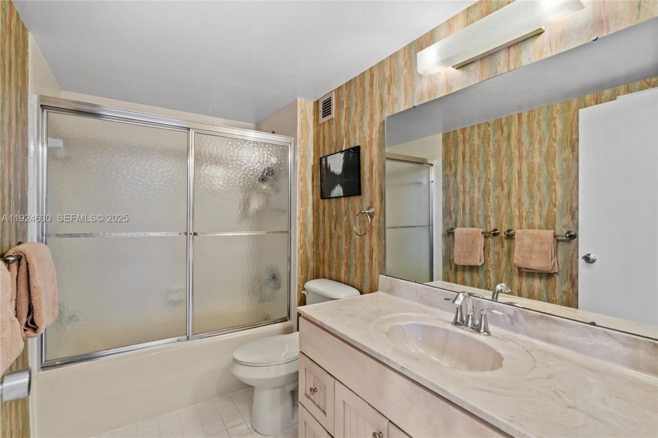 500 Three Islands Blvd, Unit 917, Hallandale Beach, FL 33009 Photo