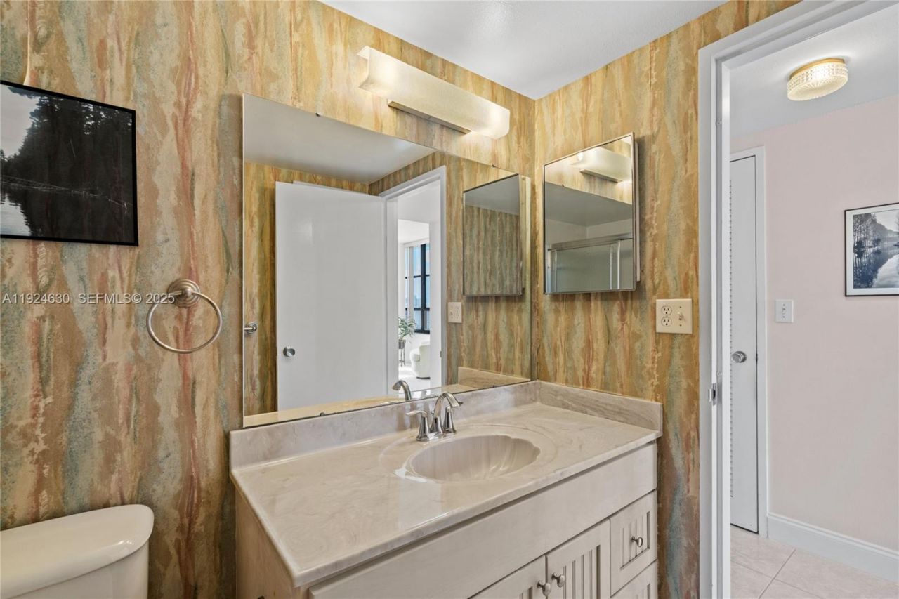 500 Three Islands Blvd, Unit 917, Hallandale Beach, FL 33009 Photo