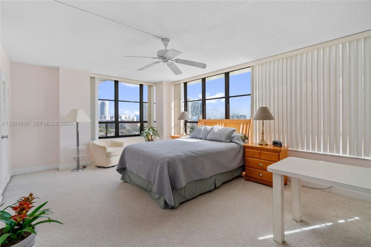 500 Three Islands Blvd, Unit 917, Hallandale Beach, FL 33009 Photo