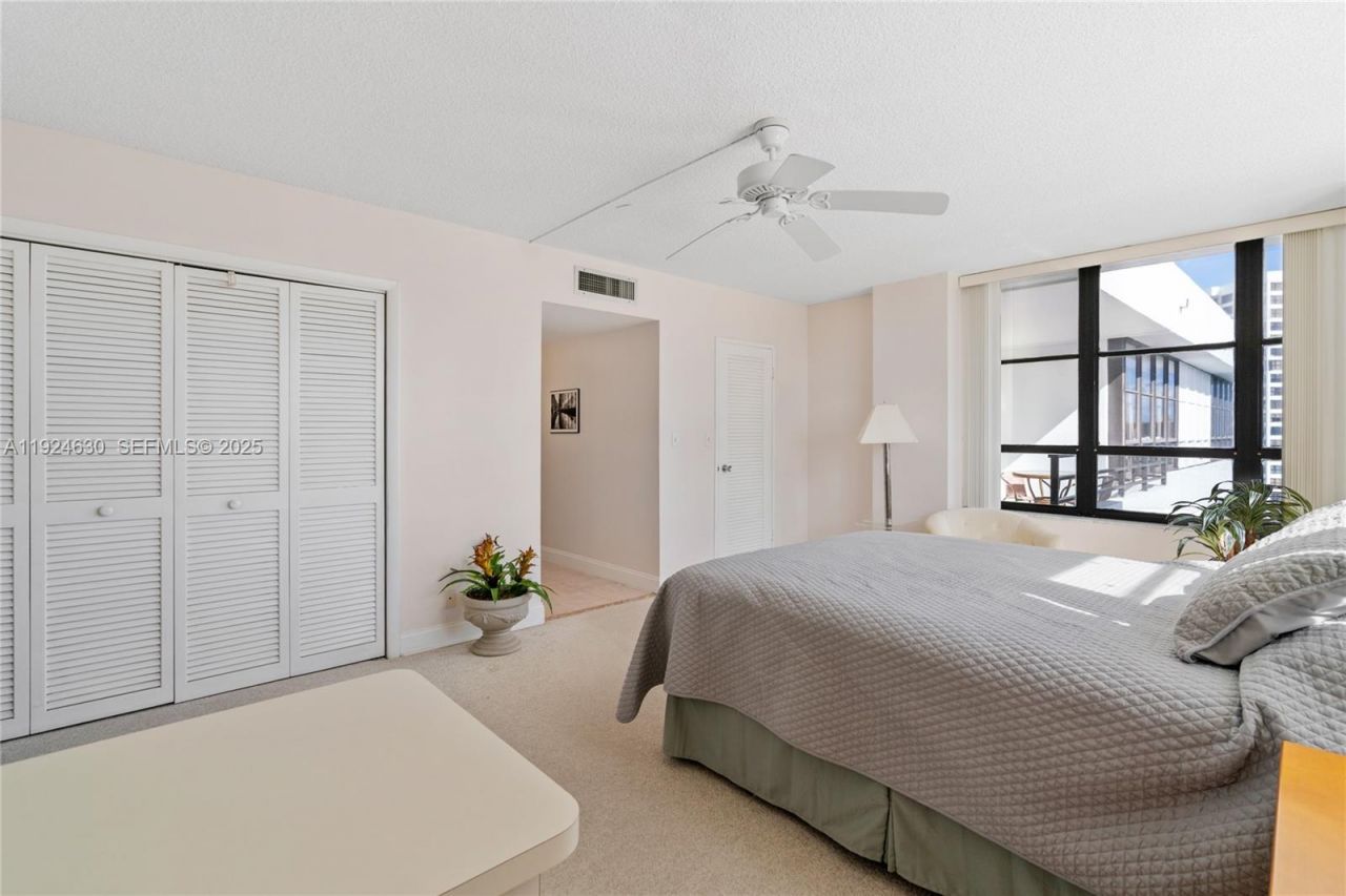 500 Three Islands Blvd, Unit 917, Hallandale Beach, FL 33009 Photo