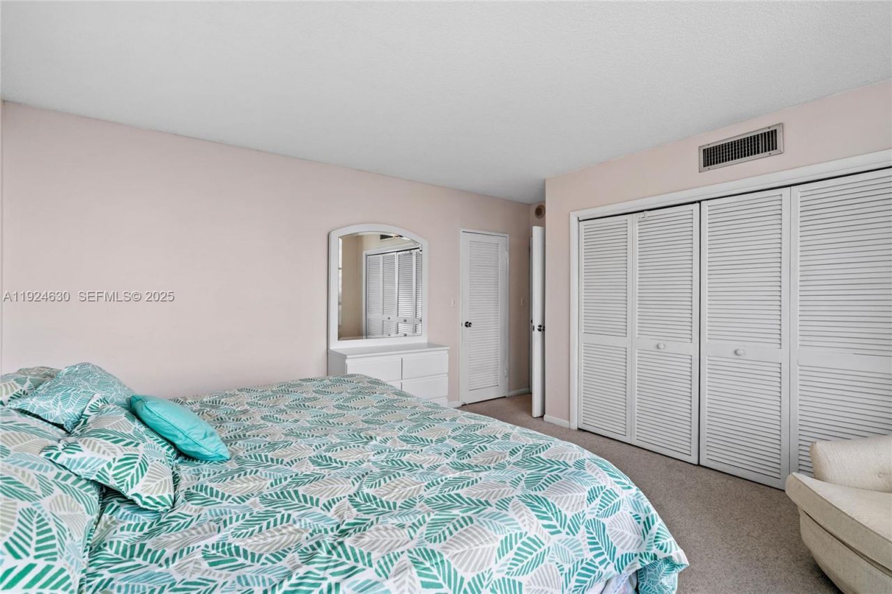 500 Three Islands Blvd, Unit 917, Hallandale Beach, FL 33009 Photo