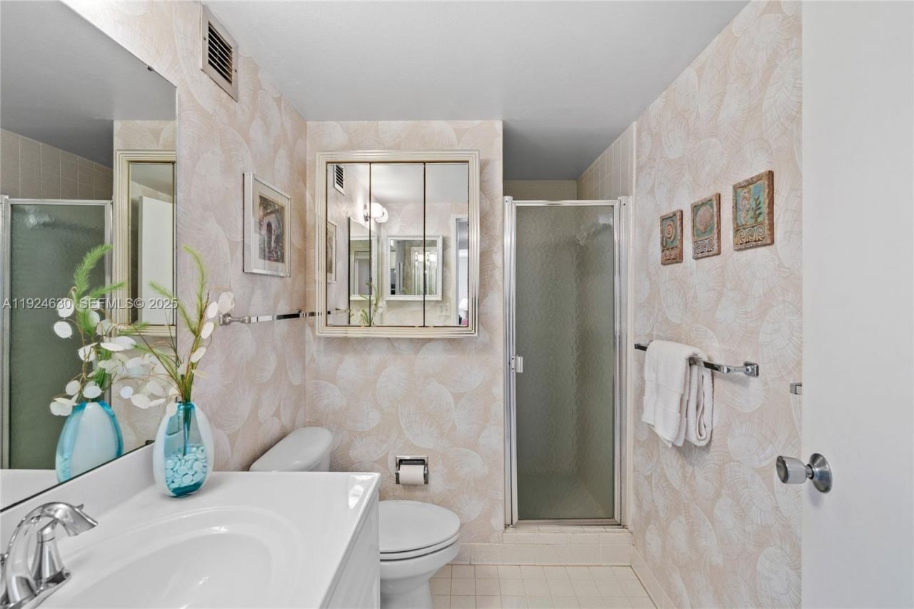 500 Three Islands Blvd, Unit 917, Hallandale Beach, FL 33009 Photo