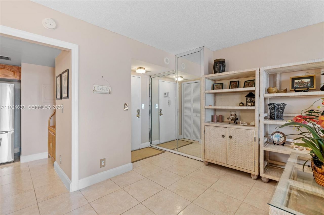 500 Three Islands Blvd, Unit 917, Hallandale Beach, FL 33009 Photo