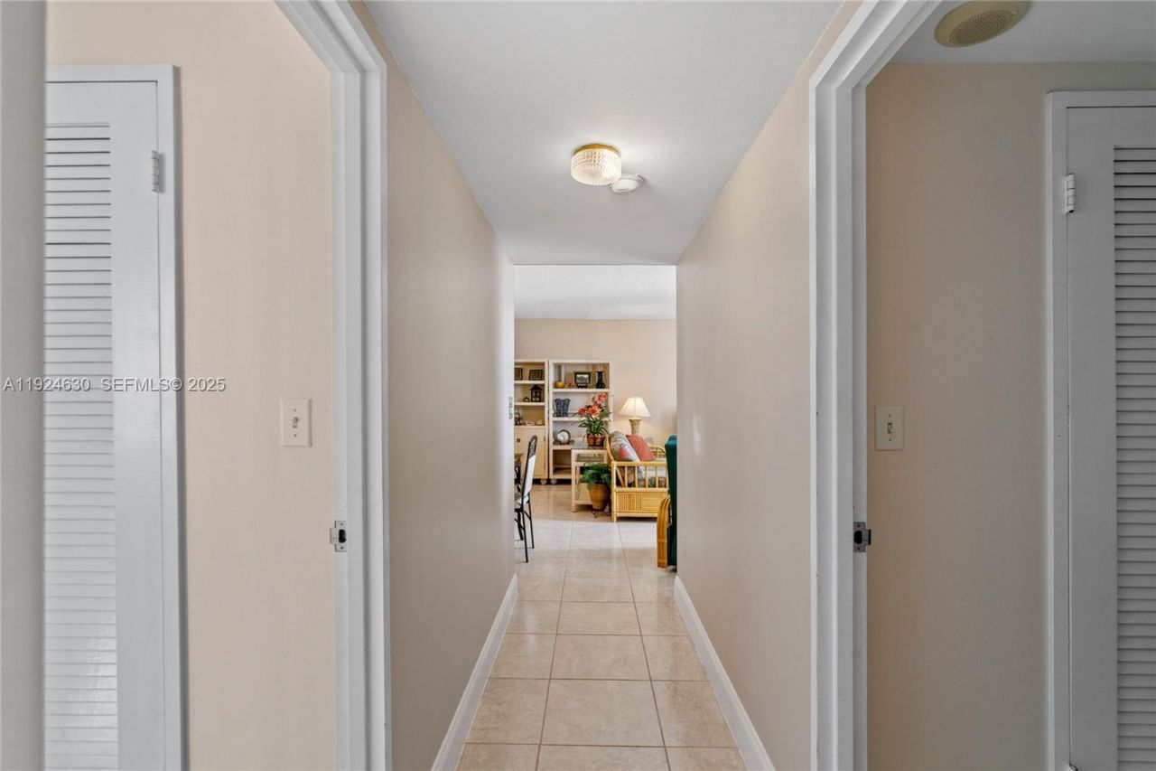 500 Three Islands Blvd, Unit 917, Hallandale Beach, FL 33009 Photo