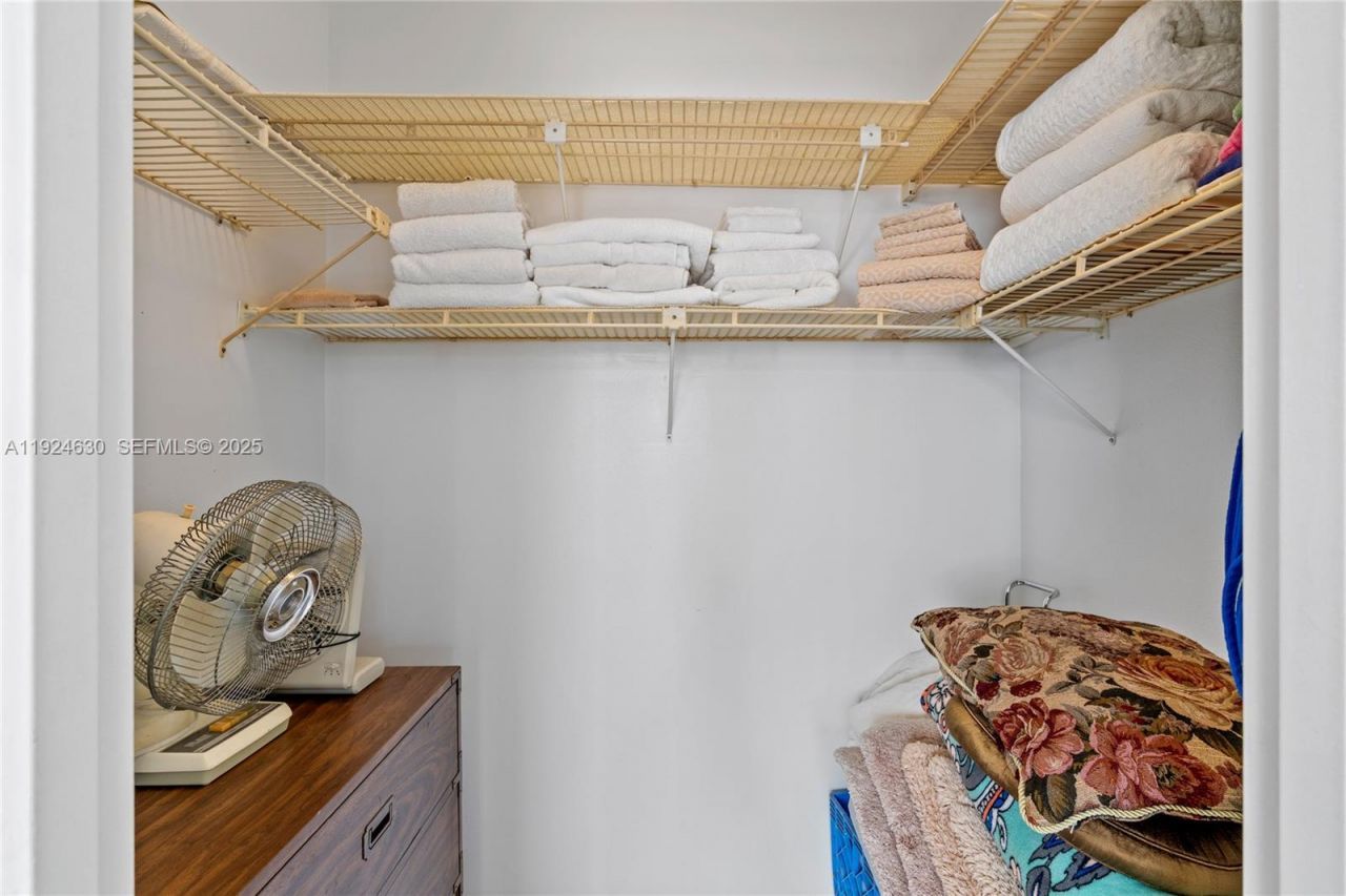 500 Three Islands Blvd, Unit 917, Hallandale Beach, FL 33009 Photo