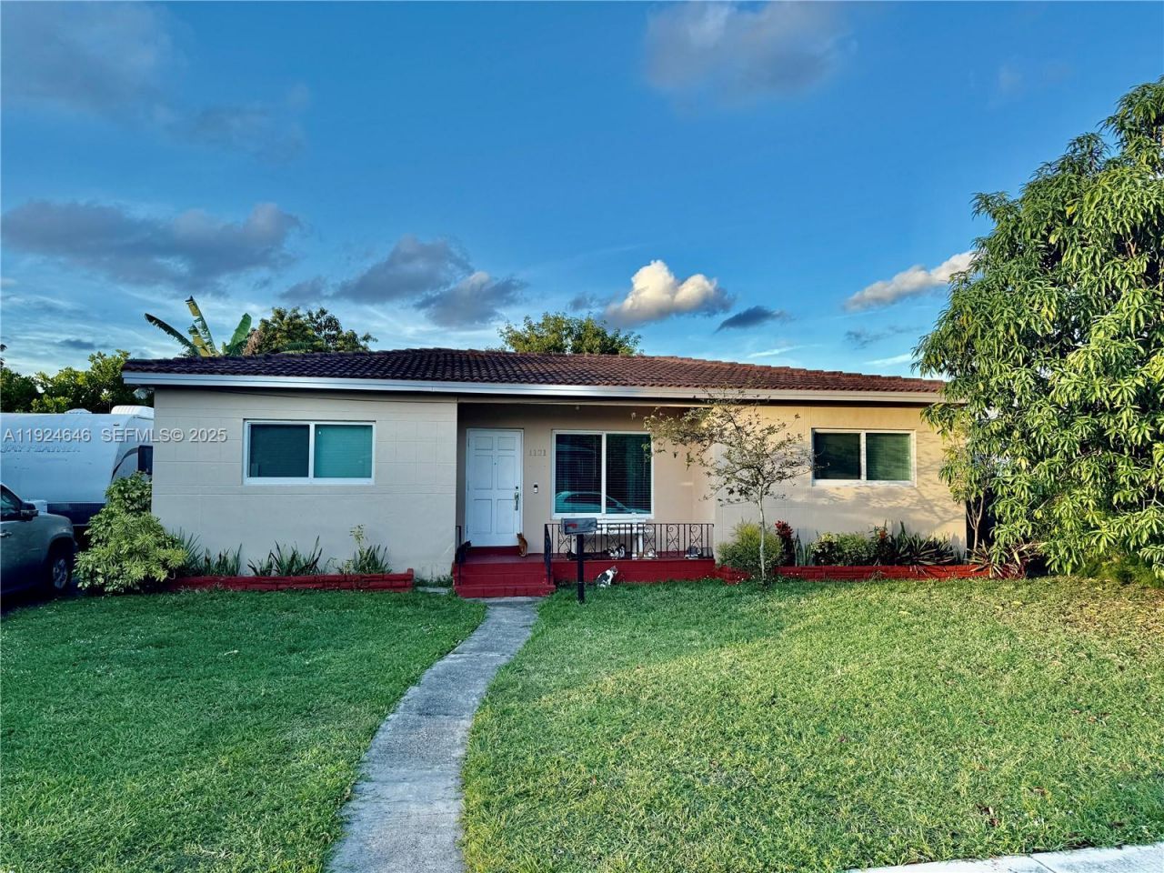 1121 NE 154th Ter, North Miami Beach, FL 33162 Photo