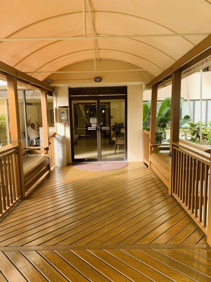 3100 NE 48th St, Unit 914, Fort Lauderdale, FL 33308 Photo