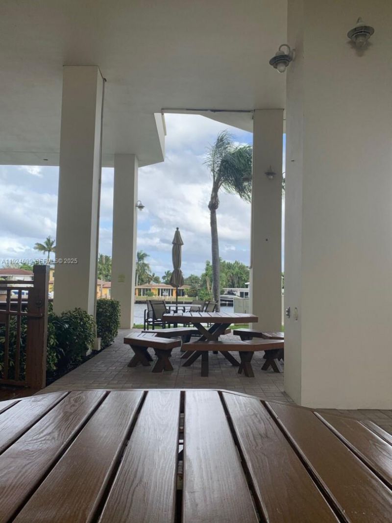 3100 NE 48th St, Unit 914, Fort Lauderdale, FL 33308 Photo