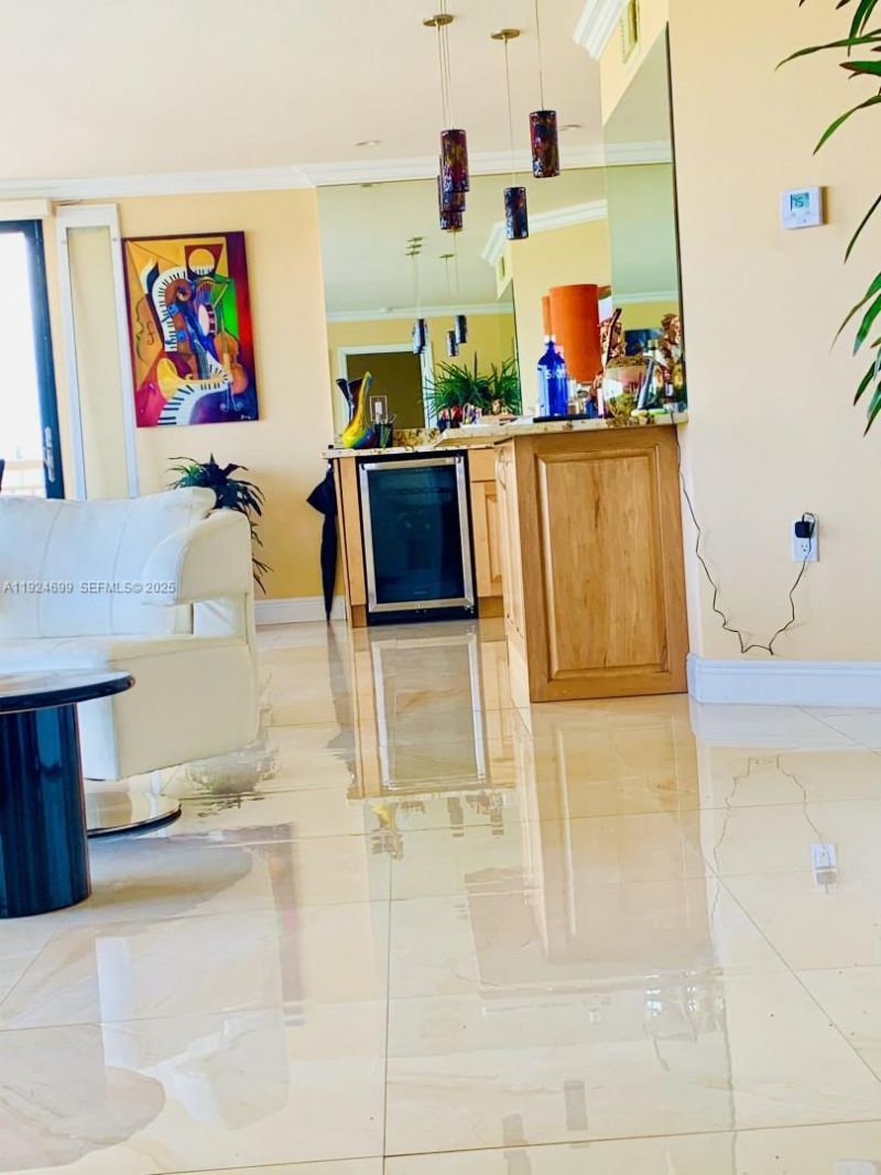 3100 NE 48th St, Unit 914, Fort Lauderdale, FL 33308 Photo