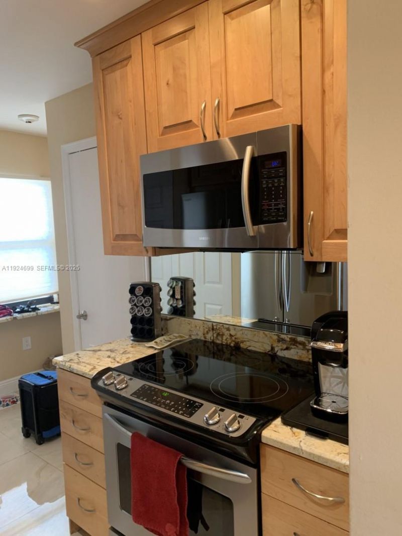 3100 NE 48th St, Unit 914, Fort Lauderdale, FL 33308 Photo