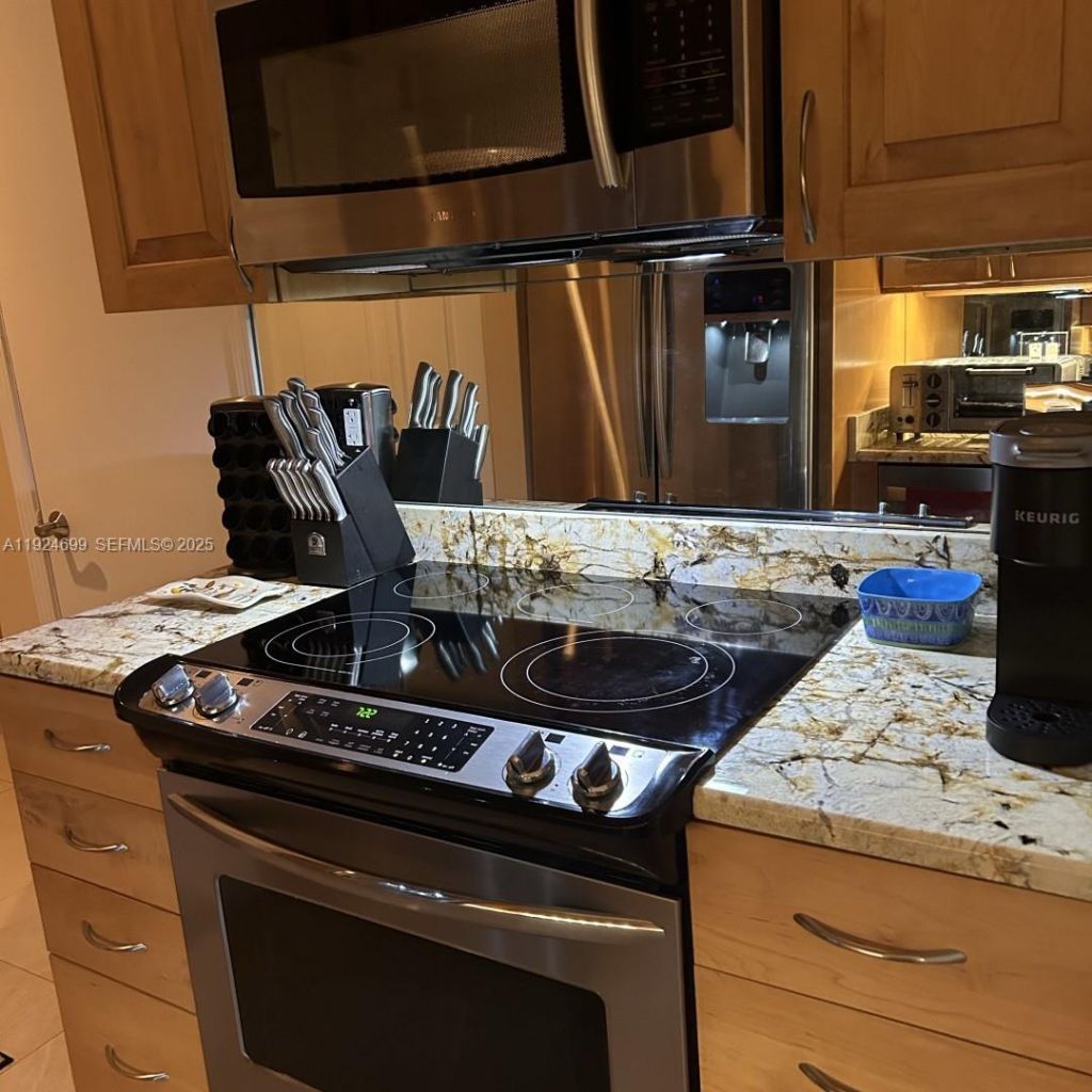 3100 NE 48th St, Unit 914, Fort Lauderdale, FL 33308 Photo