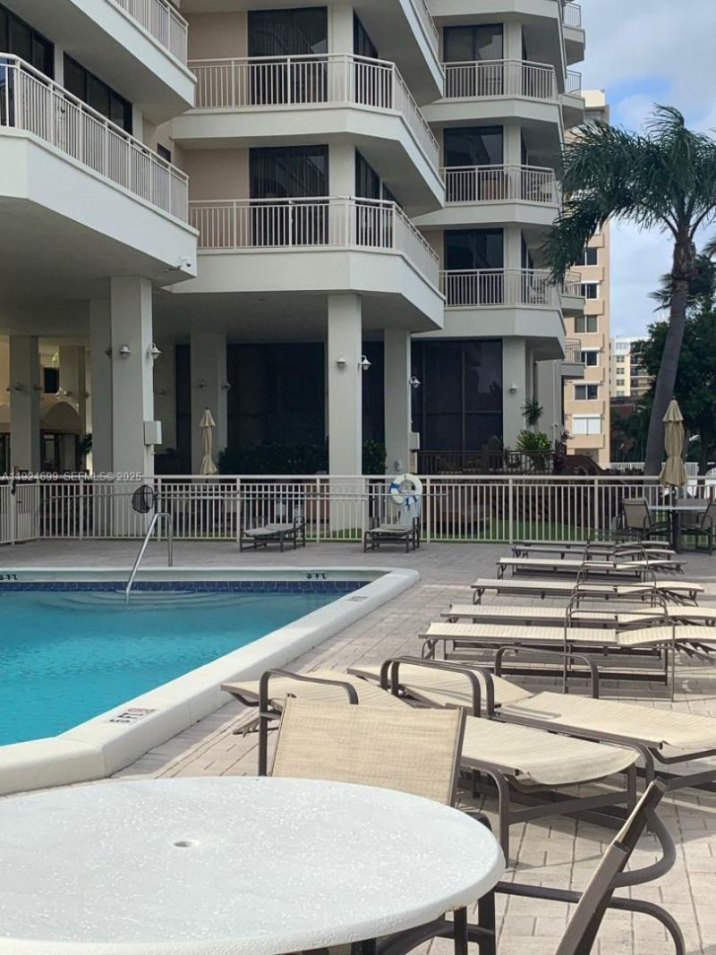 3100 NE 48th St, Unit 914, Fort Lauderdale, FL 33308 Photo