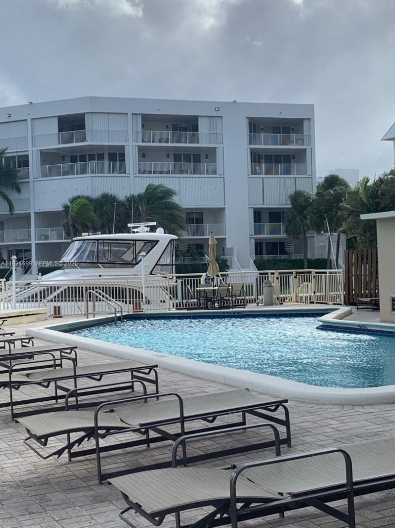 3100 NE 48th St, Unit 914, Fort Lauderdale, FL 33308 Photo