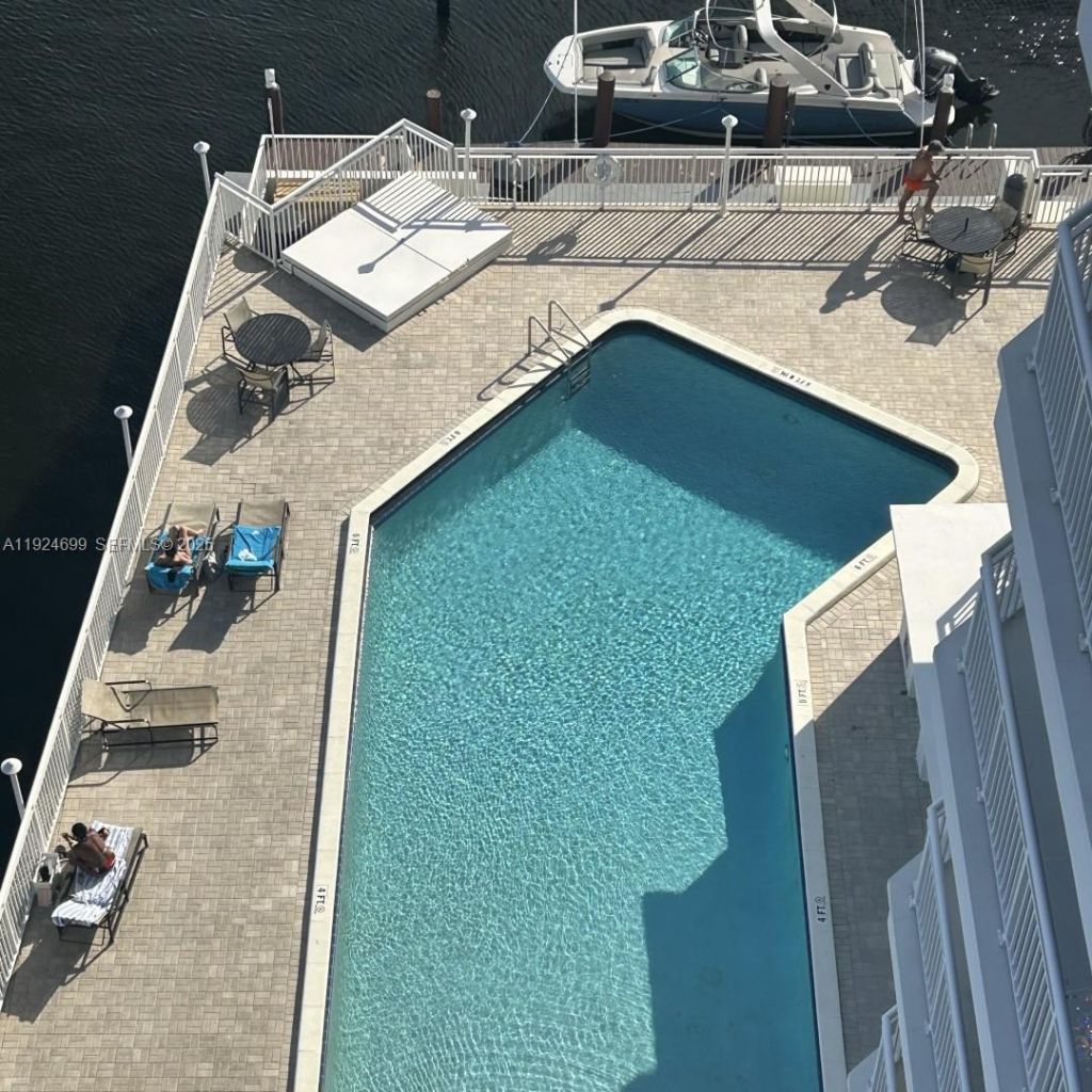 3100 NE 48th St, Unit 914, Fort Lauderdale, FL 33308 Photo