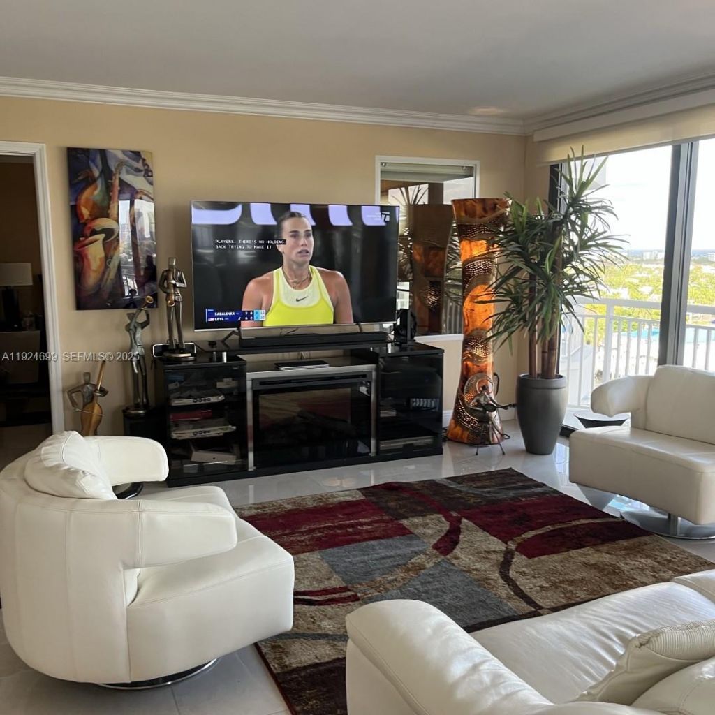 3100 NE 48th St, Unit 914, Fort Lauderdale, FL 33308 Photo