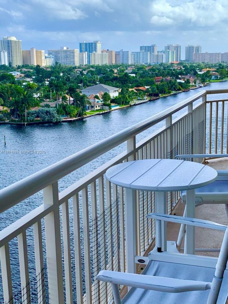 3100 NE 48th St, Unit 914, Fort Lauderdale, FL 33308 Photo