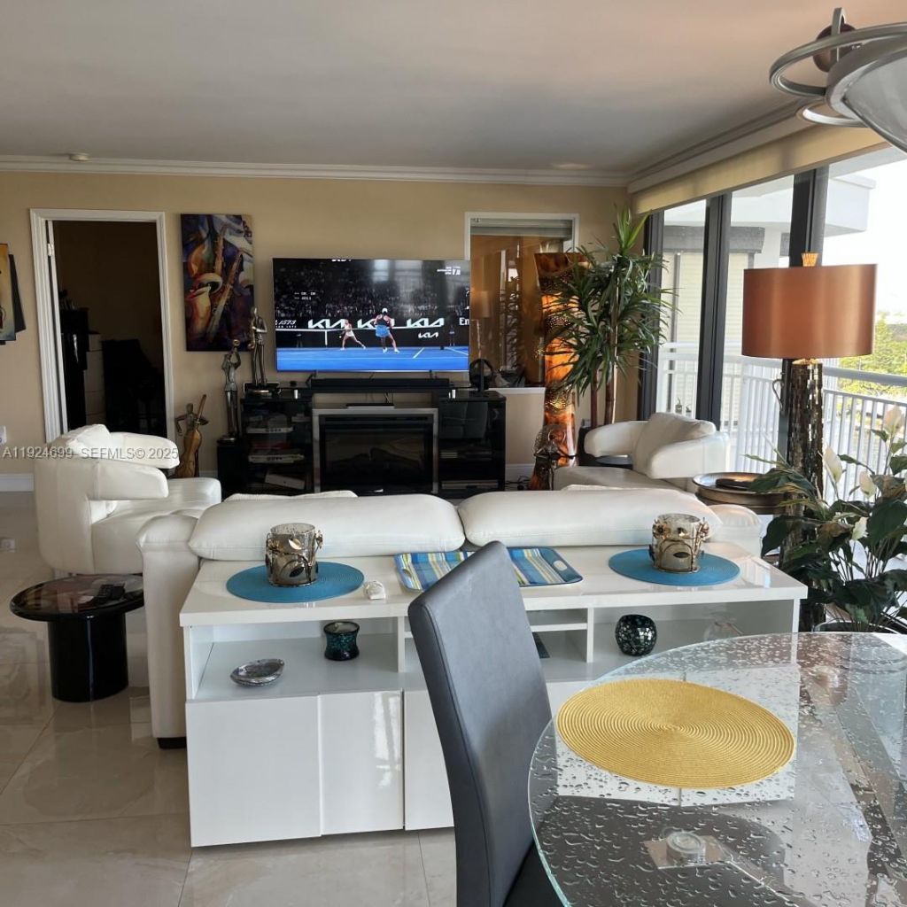 3100 NE 48th St, Unit 914, Fort Lauderdale, FL 33308 Photo