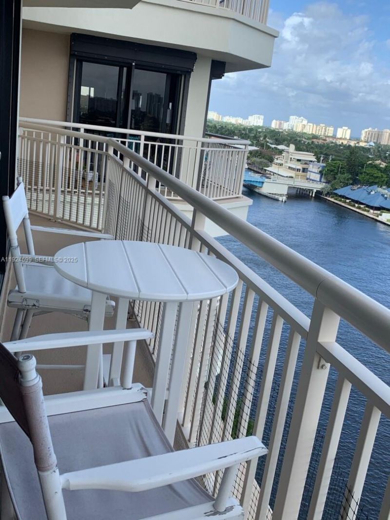 3100 NE 48th St, Unit 914, Fort Lauderdale, FL 33308 Photo