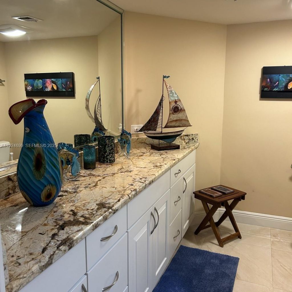 3100 NE 48th St, Unit 914, Fort Lauderdale, FL 33308 Photo