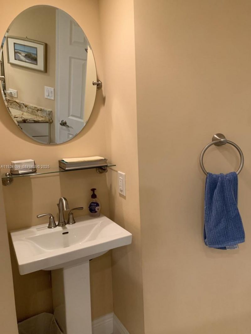 3100 NE 48th St, Unit 914, Fort Lauderdale, FL 33308 Photo