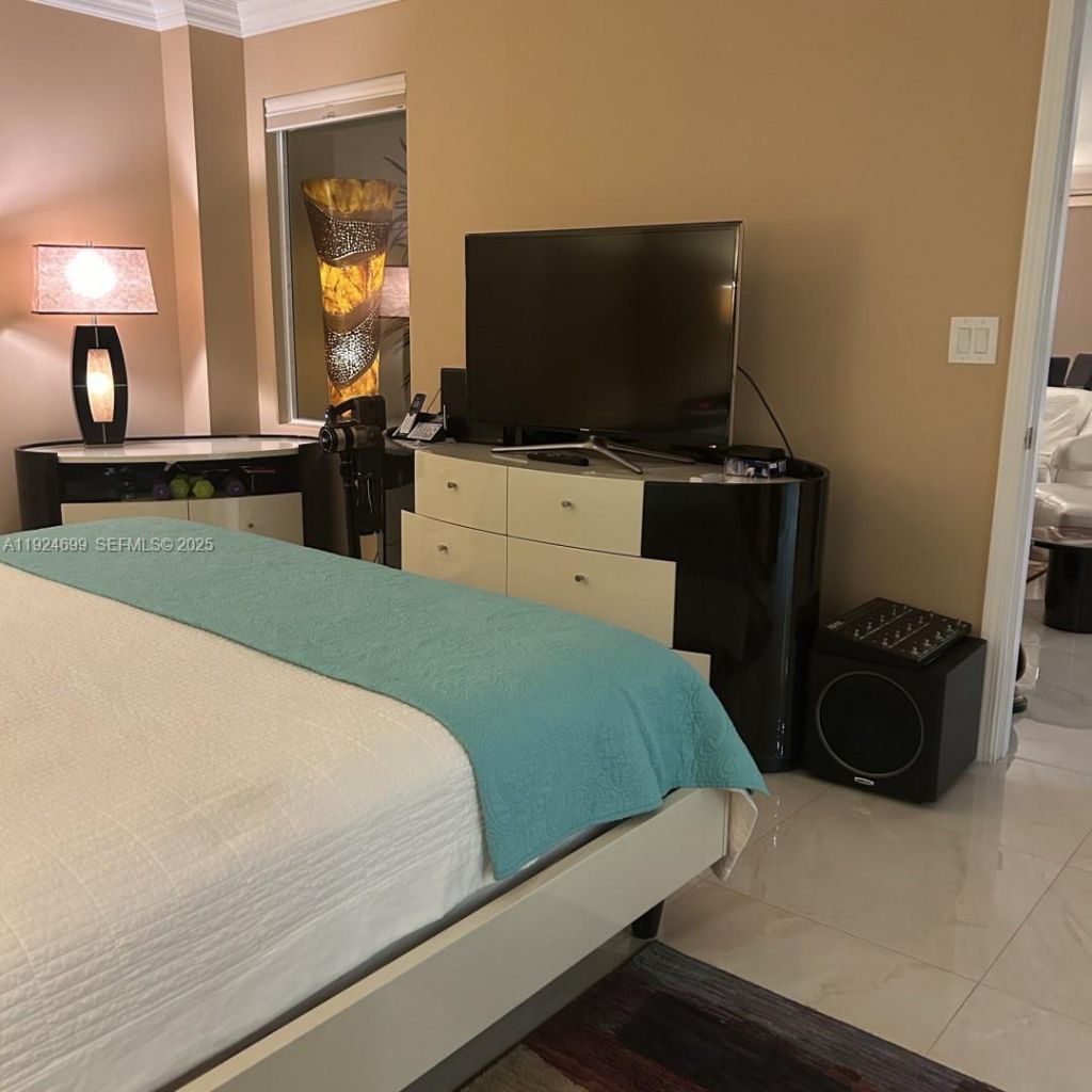 3100 NE 48th St, Unit 914, Fort Lauderdale, FL 33308 Photo