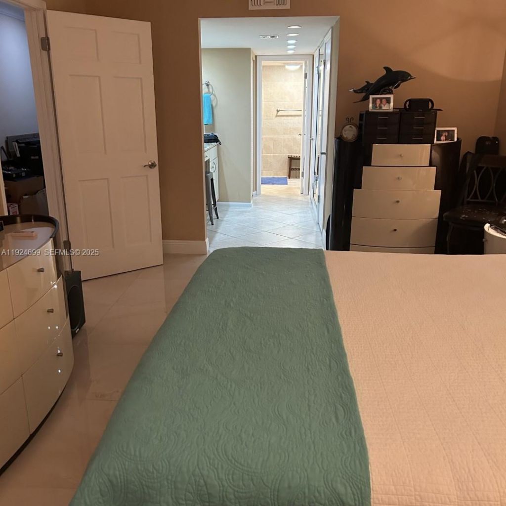 3100 NE 48th St, Unit 914, Fort Lauderdale, FL 33308 Photo