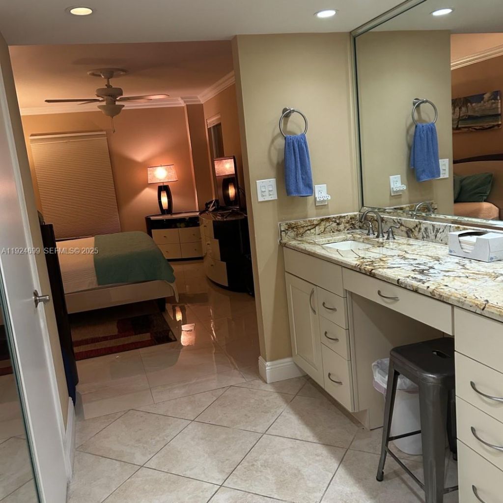 3100 NE 48th St, Unit 914, Fort Lauderdale, FL 33308 Photo