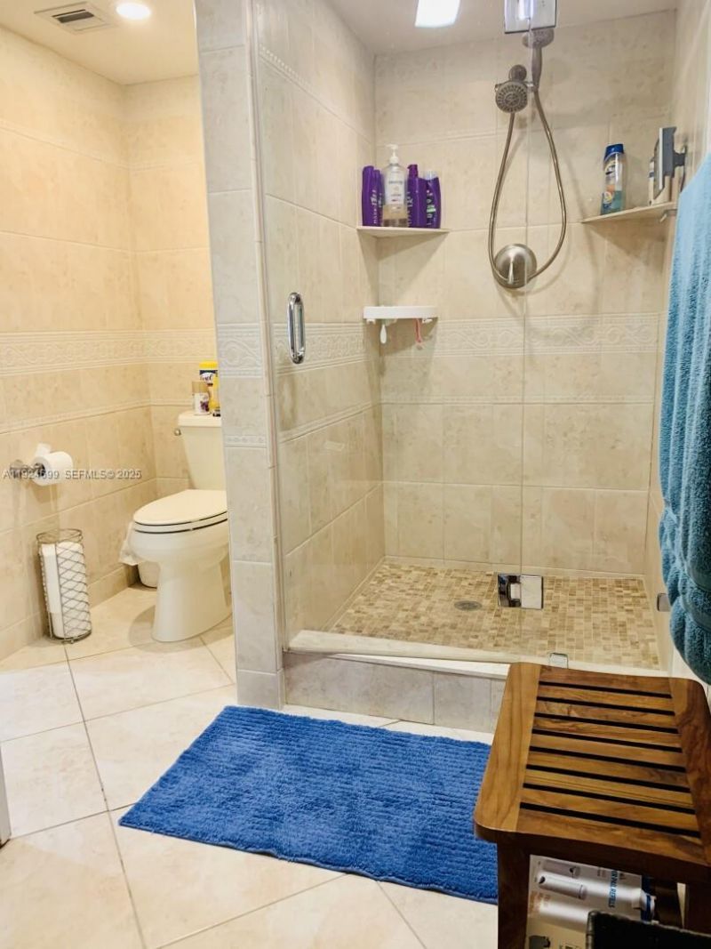 3100 NE 48th St, Unit 914, Fort Lauderdale, FL 33308 Photo