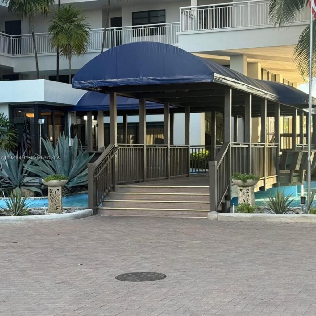 3100 NE 48th St, Unit 914, Fort Lauderdale, FL 33308 Photo