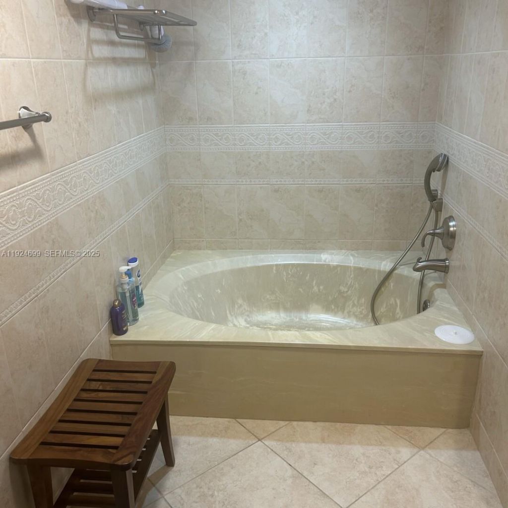 3100 NE 48th St, Unit 914, Fort Lauderdale, FL 33308 Photo