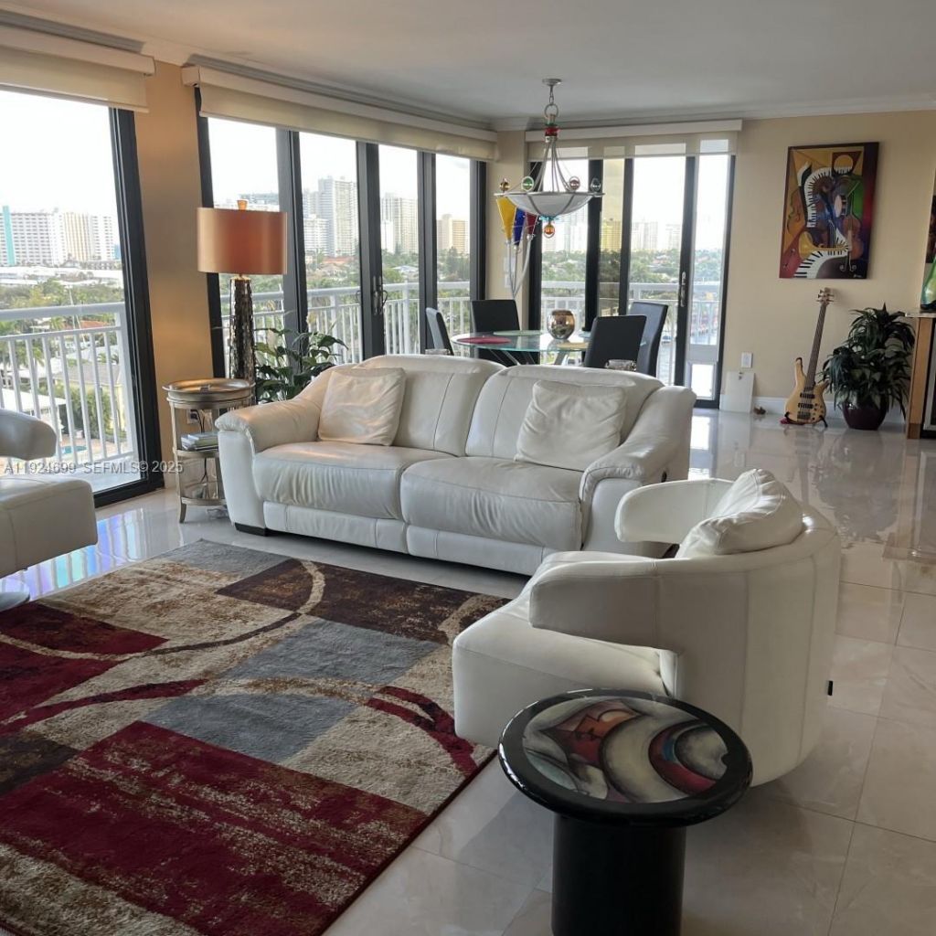 3100 NE 48th St, Unit 914, Fort Lauderdale, FL 33308 Photo