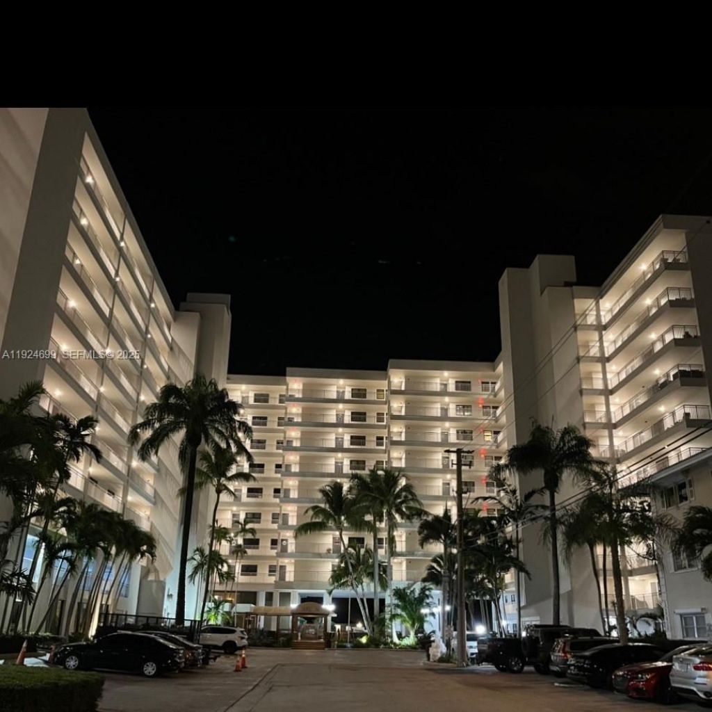 3100 NE 48th St, Unit 914, Fort Lauderdale, FL 33308 Photo