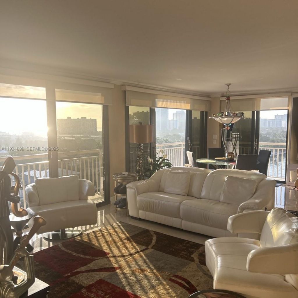 3100 NE 48th St, Unit 914, Fort Lauderdale, FL 33308 Photo