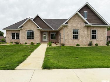 3735 GRANDVIEW Court, Pekin, IL 61554