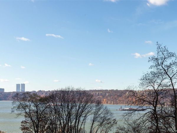 2621 Palisade Avenue, Unit 4J, Bronx, NY 10463
