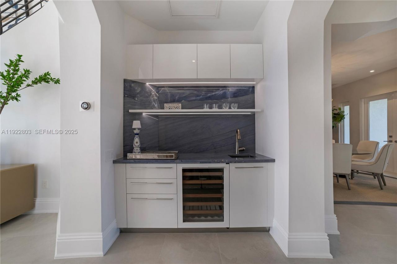 13693 Deering Bay Dr, Coral Gables, FL 33158 Photo