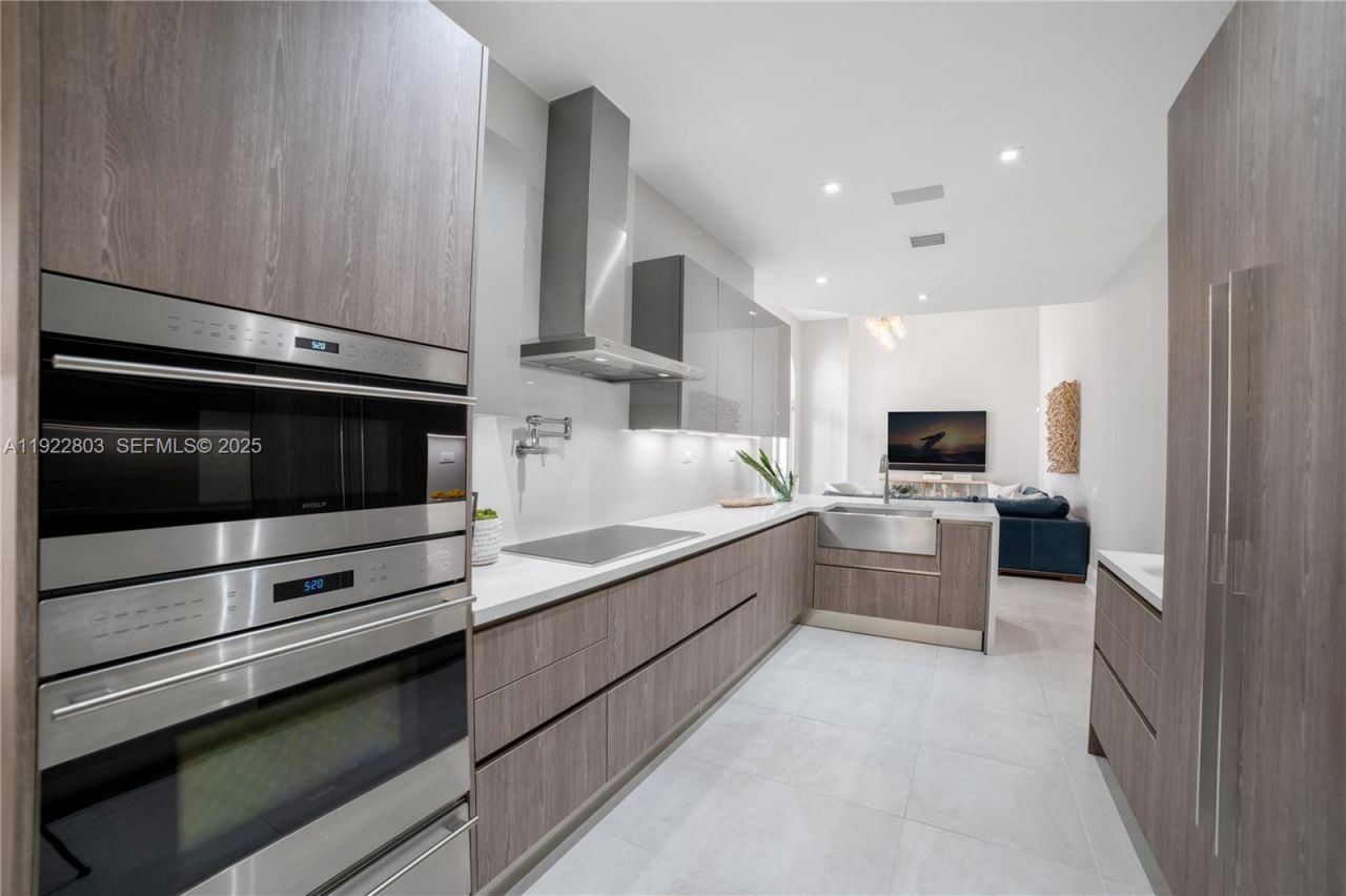 13693 Deering Bay Dr, Coral Gables, FL 33158 Photo