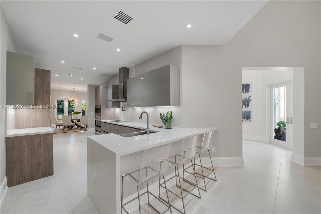 13693 Deering Bay Dr, Coral Gables, FL 33158 Photo