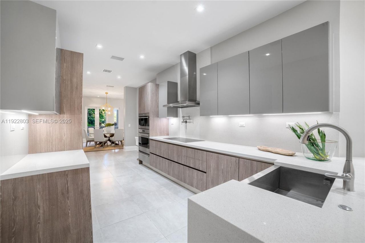 13693 Deering Bay Dr, Coral Gables, FL 33158 Photo