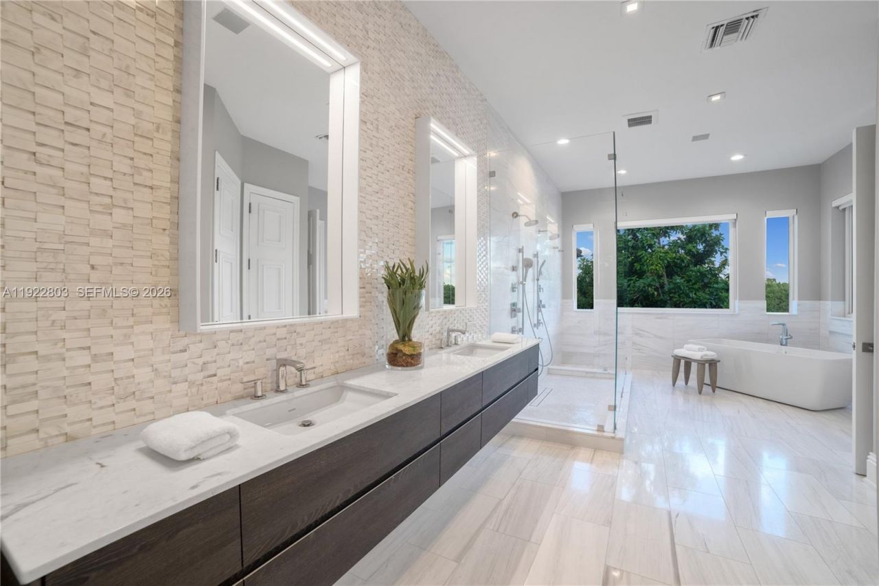 13693 Deering Bay Dr, Coral Gables, FL 33158 Photo