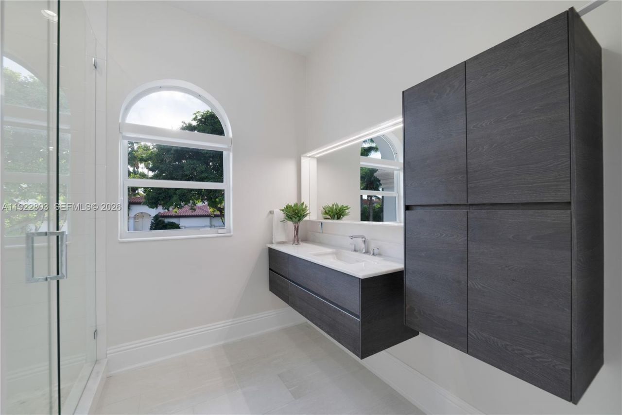 13693 Deering Bay Dr, Coral Gables, FL 33158 Photo