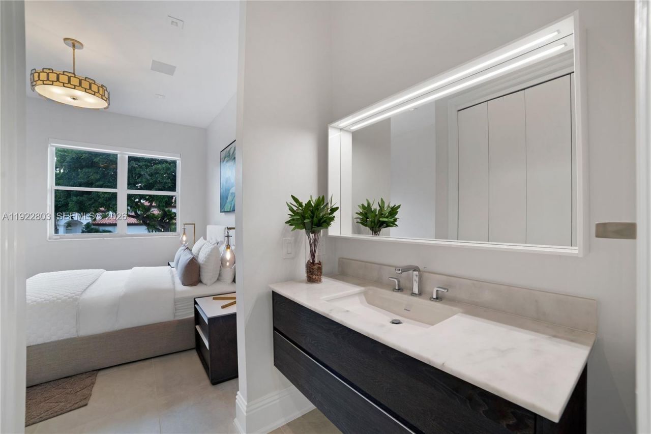 13693 Deering Bay Dr, Coral Gables, FL 33158 Photo