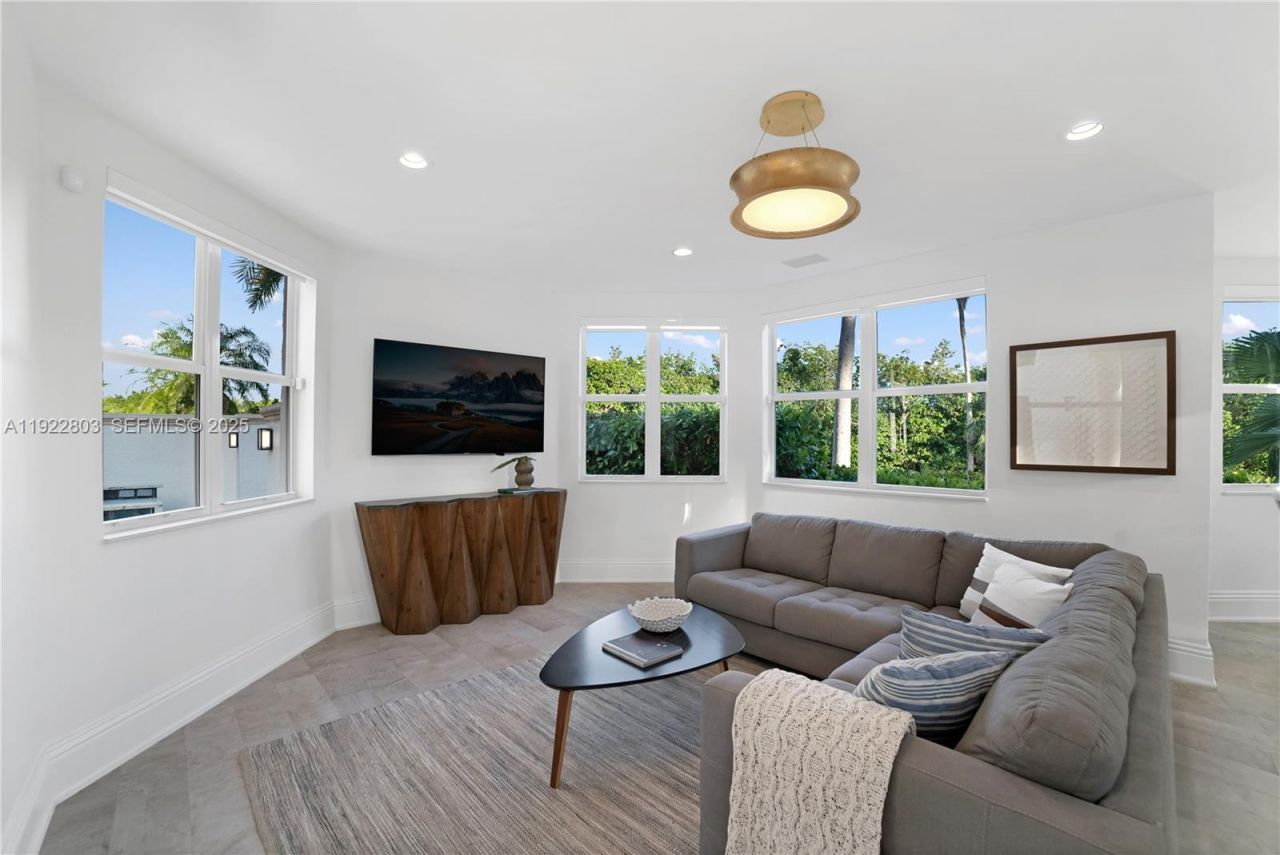 13693 Deering Bay Dr, Coral Gables, FL 33158 Photo