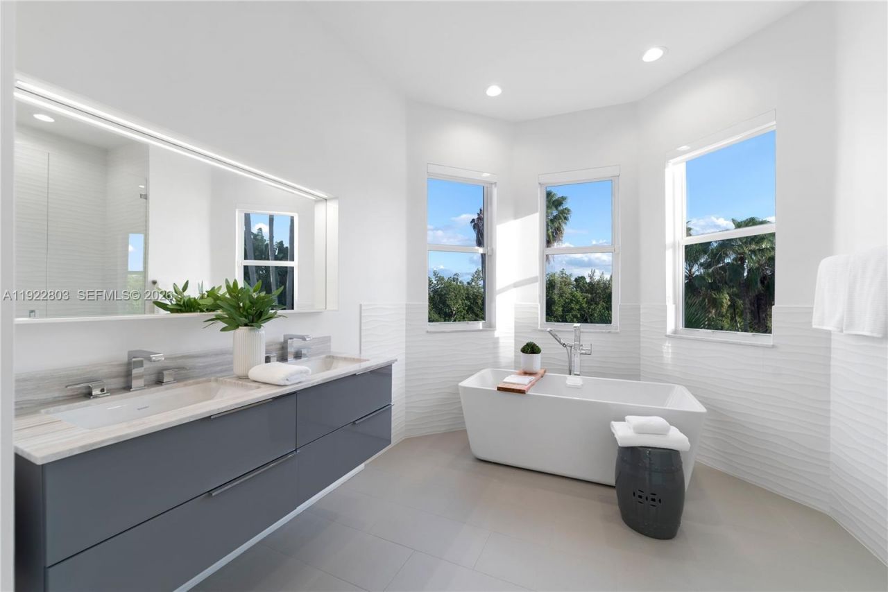 13693 Deering Bay Dr, Coral Gables, FL 33158 Photo