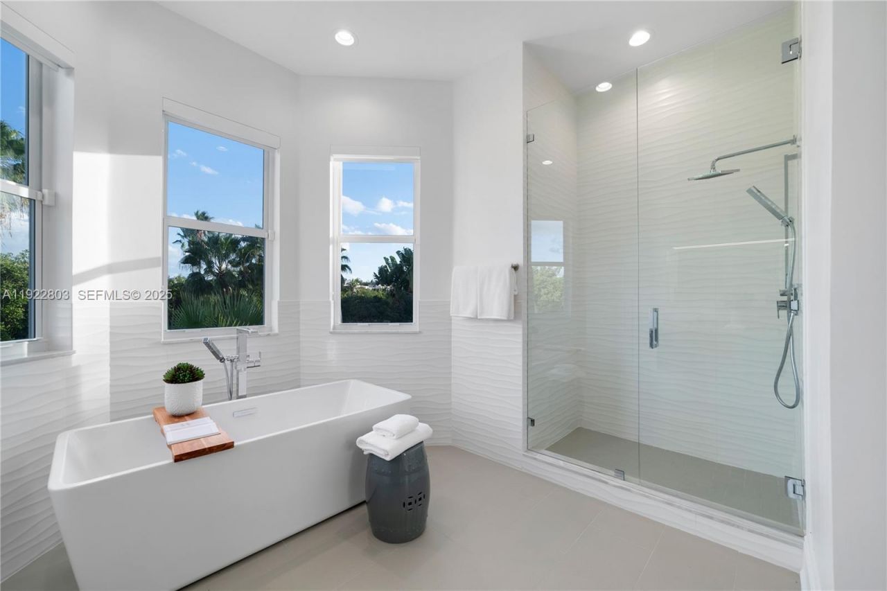 13693 Deering Bay Dr, Coral Gables, FL 33158 Photo